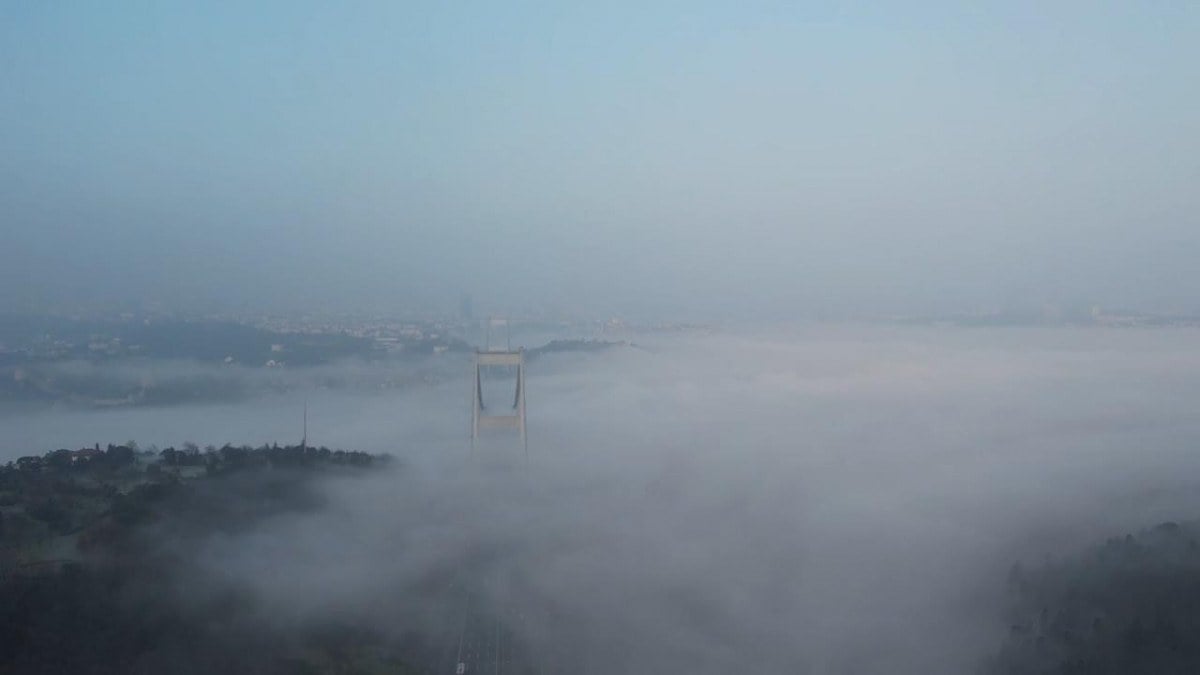 1710056166 38 Istanbulda sis etkili oldu Bogazda gemi trafigi durdu