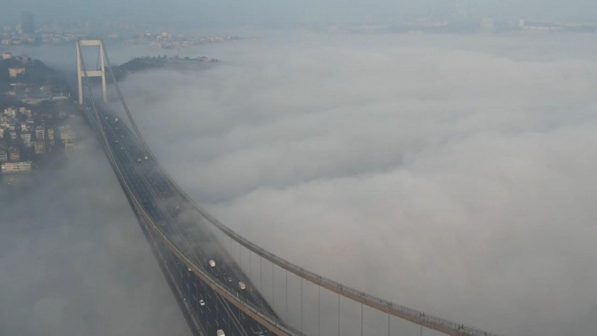 1710056166 97 Istanbulda sis etkili oldu Bogazda gemi trafigi durdu