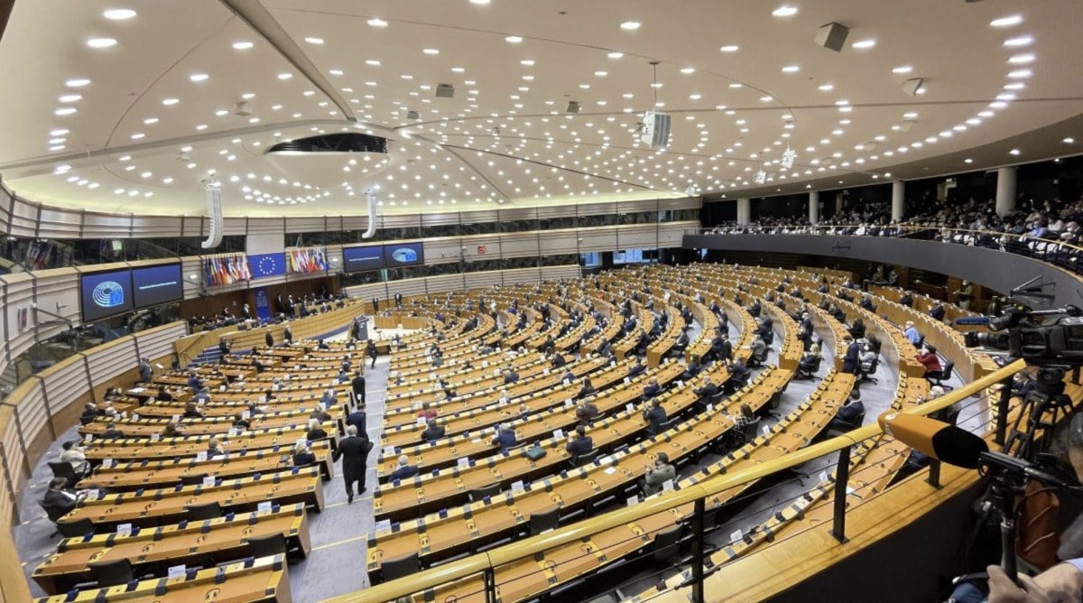 1710393465 353 Avrupa Parlamentosu yapay zeka yasasini kabul etti