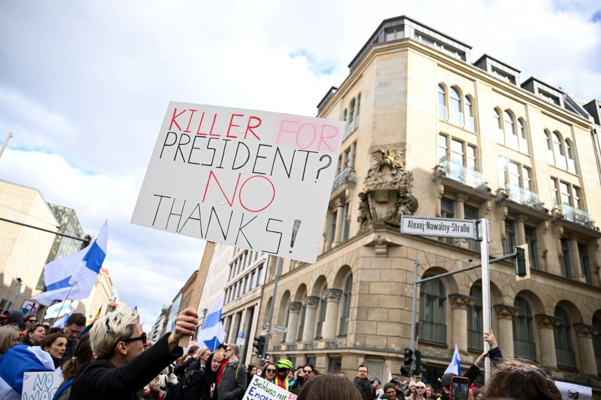 1710689323 589 Putin Rusyanin Berlin Buyukelciligi onunde protesto edildi