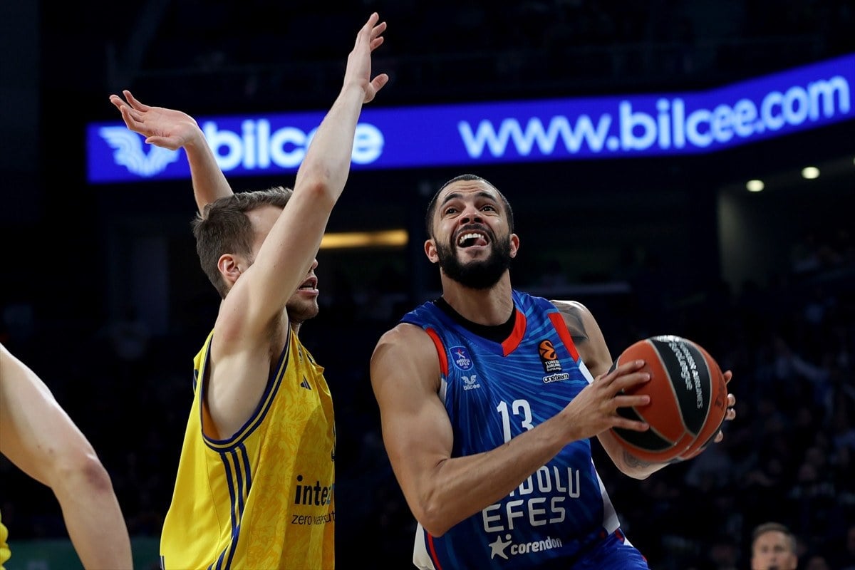 1711071177 114 Alba Berlini yenen Anadolu Efes play in umutlarini surdurdu