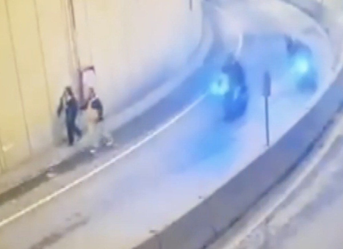 1711163714 327 Istanbul Sislide kaza yapan motosikletli polis sehit oldu