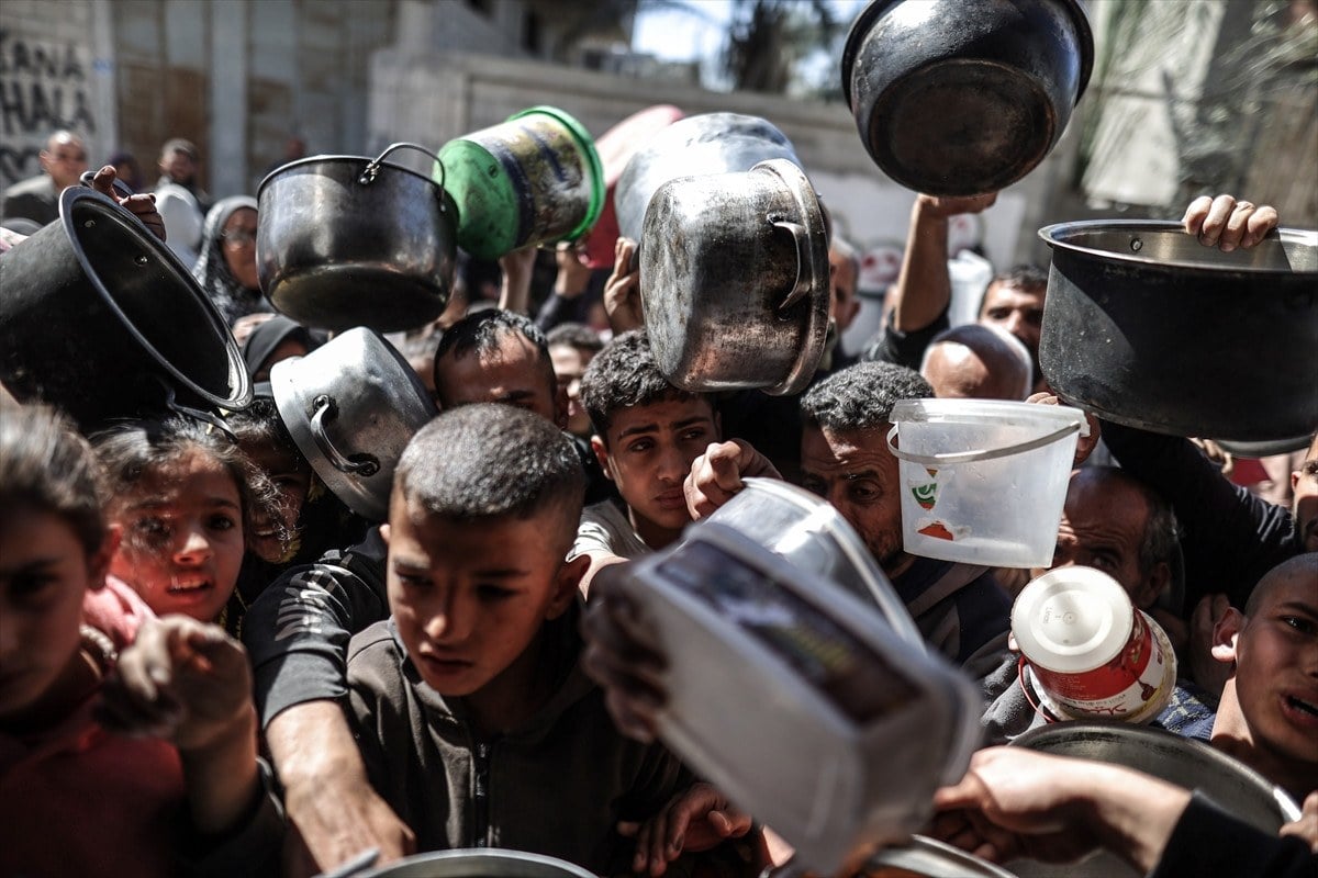 Gazzede aclik ve susuzluktan olenlerin sayisi her gecen gun artiyor