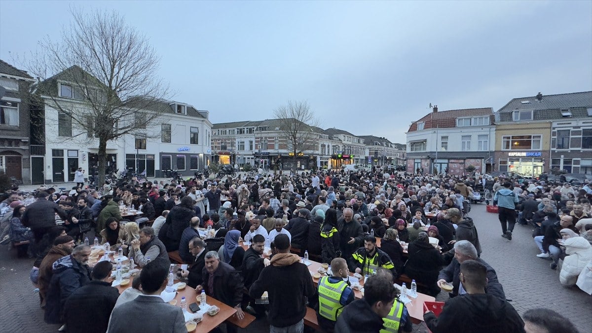 1712472771 421 Hollandada cami onunde 1500 kisilik sokak iftari duzenlendi