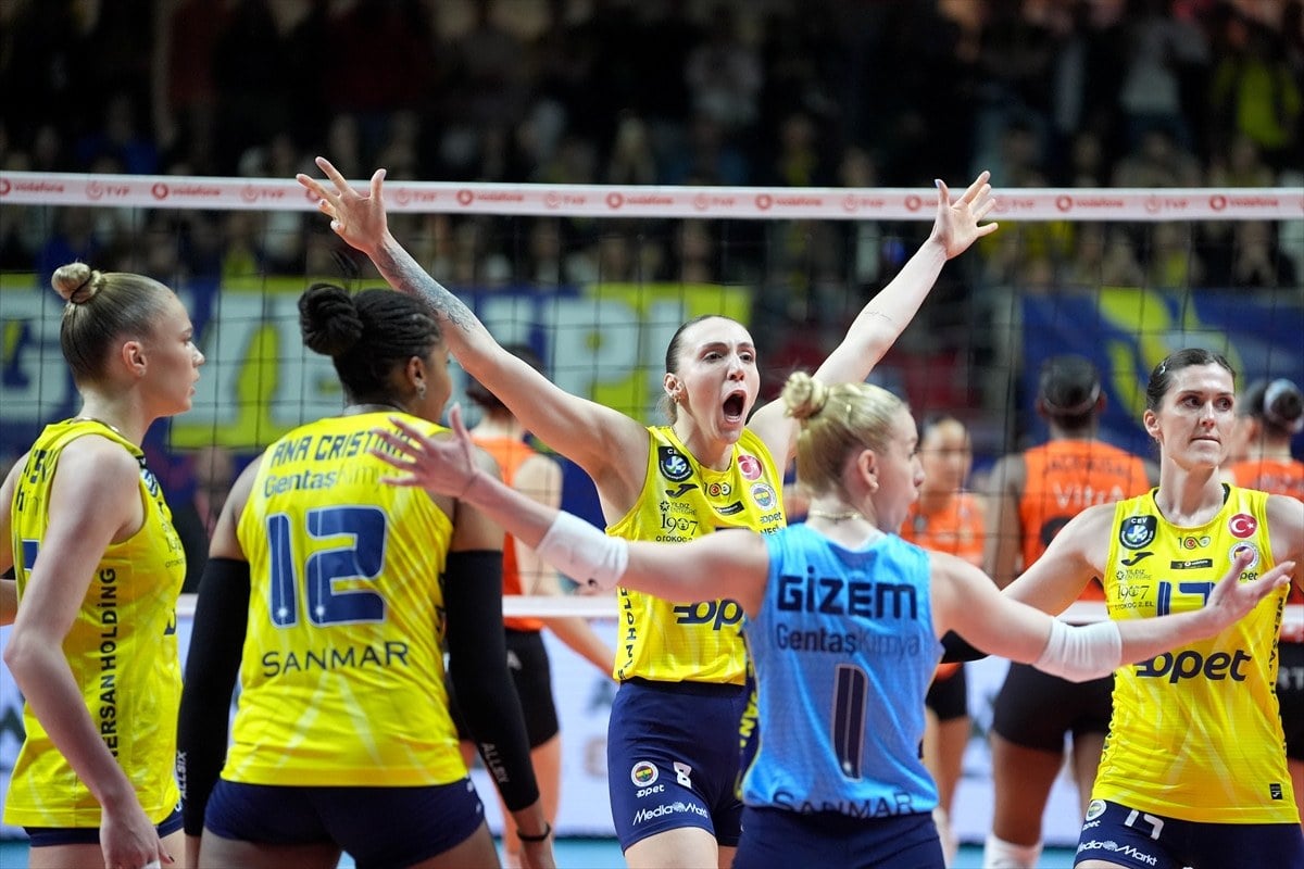 1713726967 619 Eczacibasini yenen Fenerbahce Sultanlar Ligi sampiyonu oldu