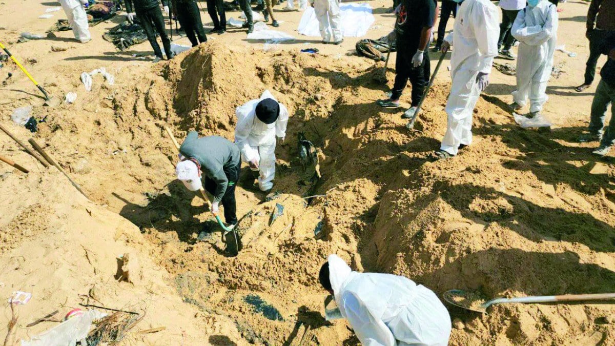 1713821950 557 Gazze Seridinde toplu mezar bulunmustu 73 ceset daha cikarildi