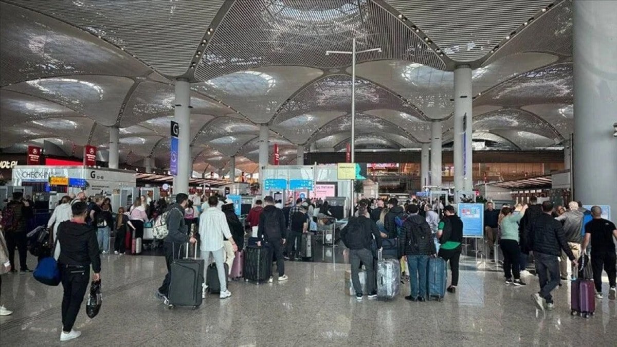 1713994029 865 Istanbul Havalimani bir kez daha Avrupanin en yogunu oldu