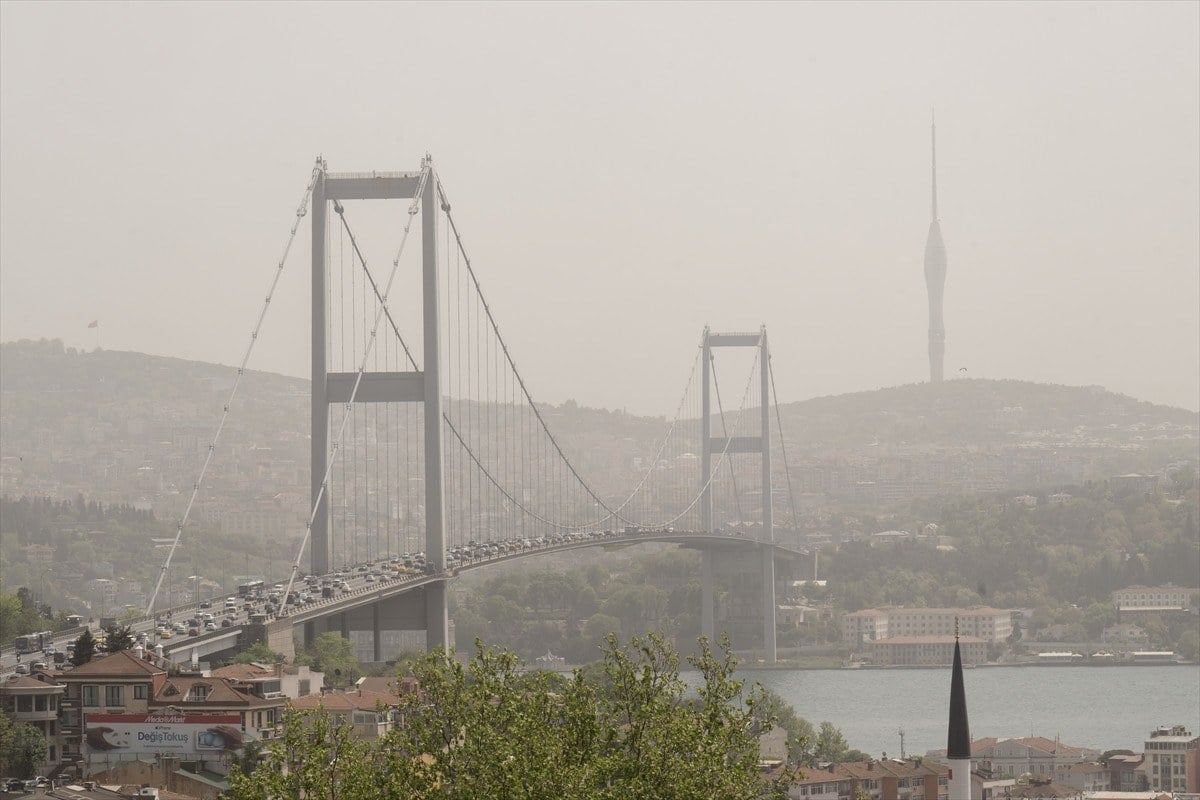 1714324083 74 Istanbulda col tozu nedeniyle goz gozu gormuyor