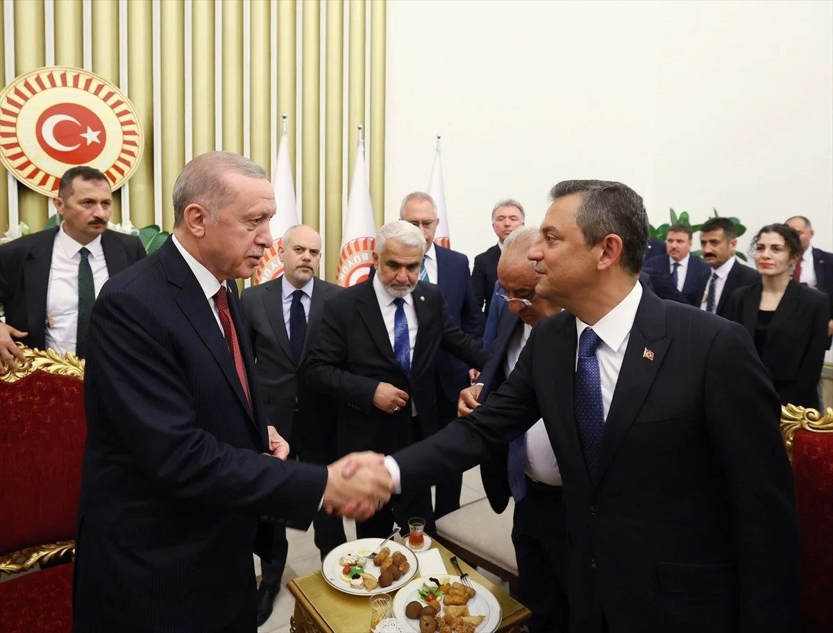 1714496868 812 Cumhurbaskani Erdogan ile Ozgur Ozel gorusmesinde detaylar netlesti