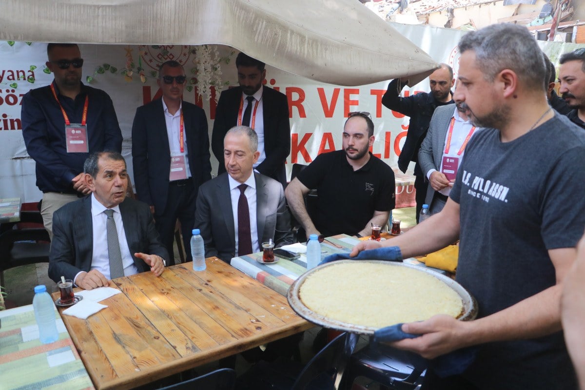 Dursun Ozbeki gulumseten sampiyonluk sozleri