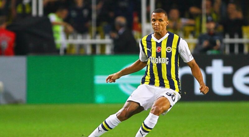 Fenerbahcede Rodrigo Becao oyuna devam edemedi