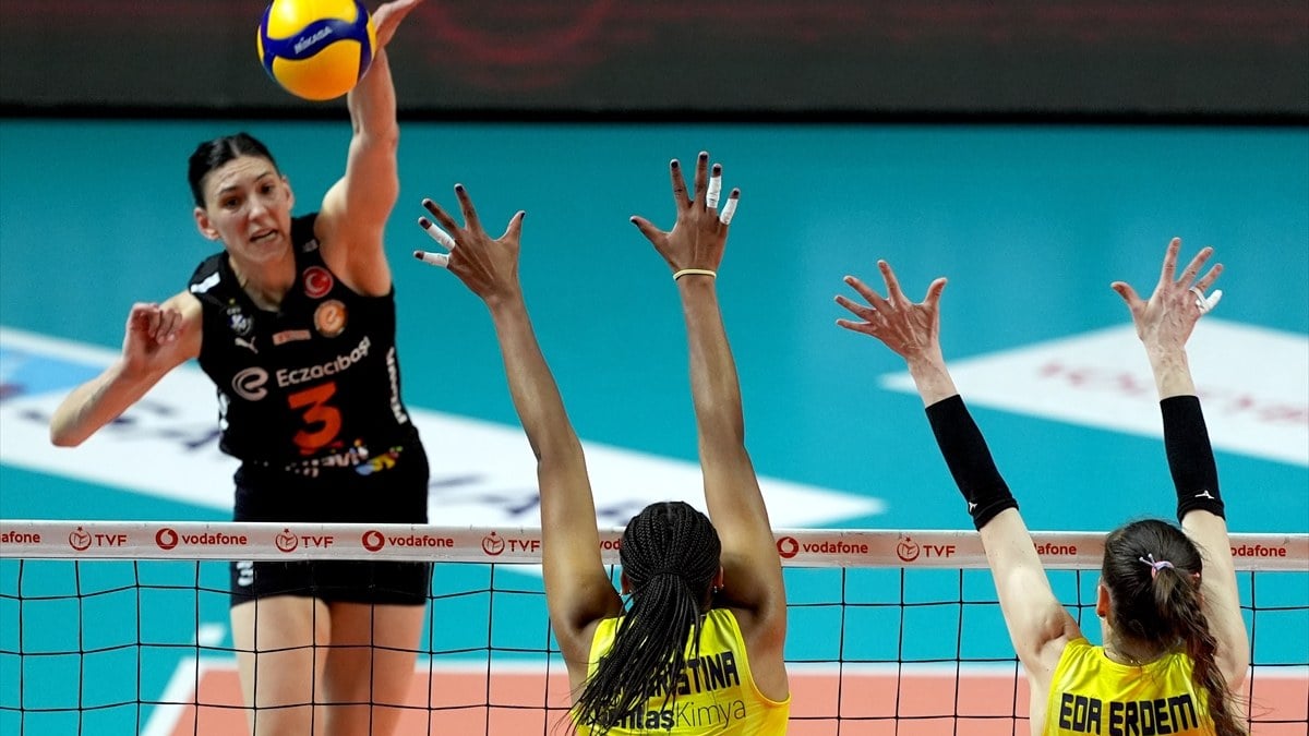 Final serisinde esitlik var Eczacibasi Fenerbahceyi devirdi