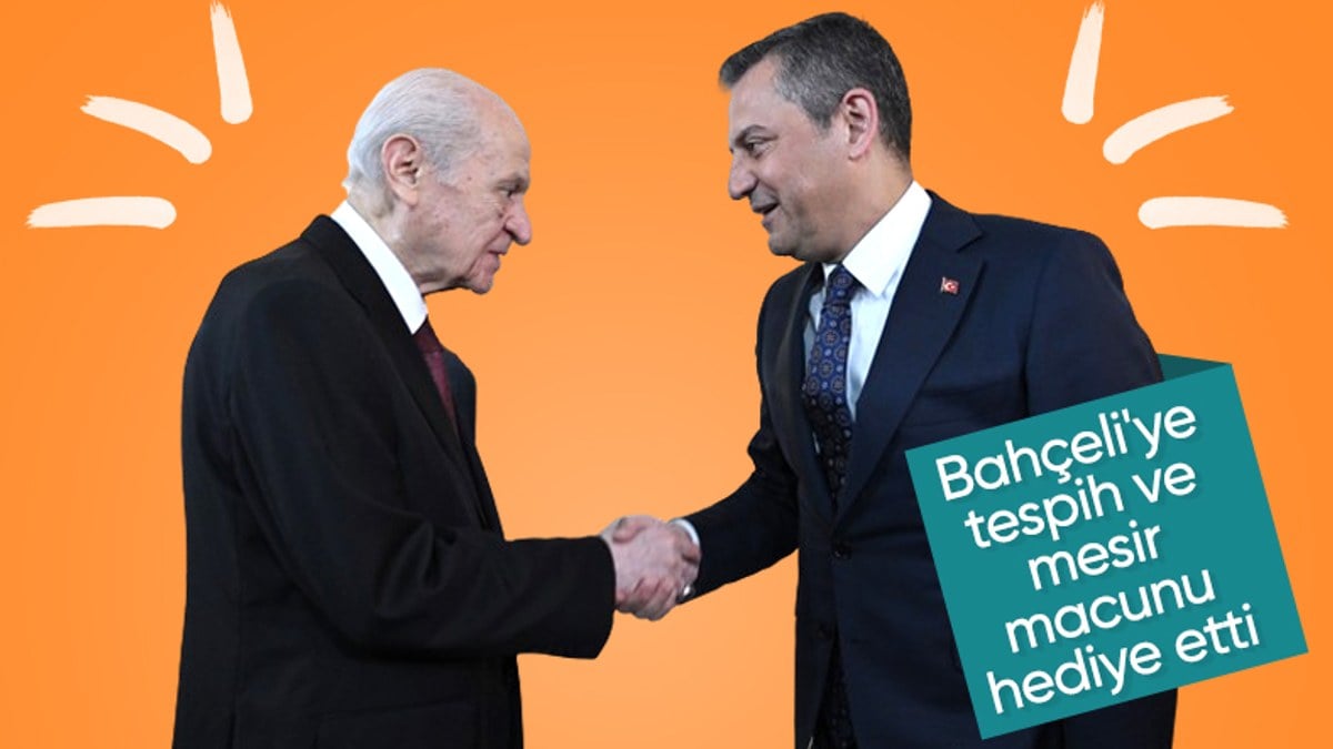 Bahceli ve Ozel karsilikli hediye verdiler