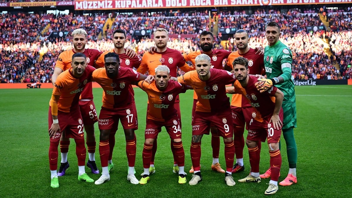 Fenerbahce derbisi oncesi dusunduren detay Galatasarayda 7 isim kart sinirinda